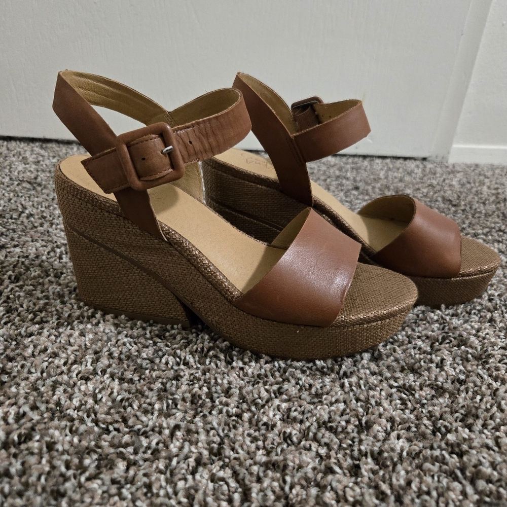 NWOT Crown Vintage Wedge Sandal